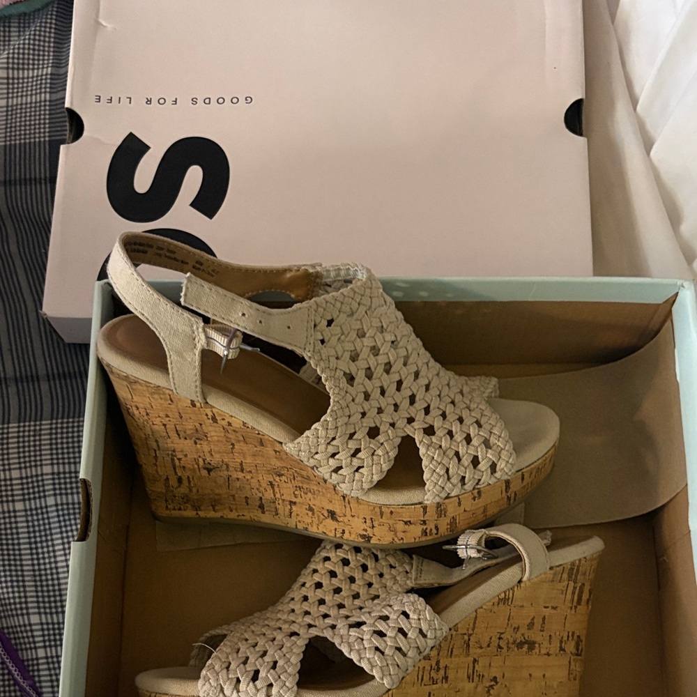 SO Women's Cream Woven Wedge Sandals